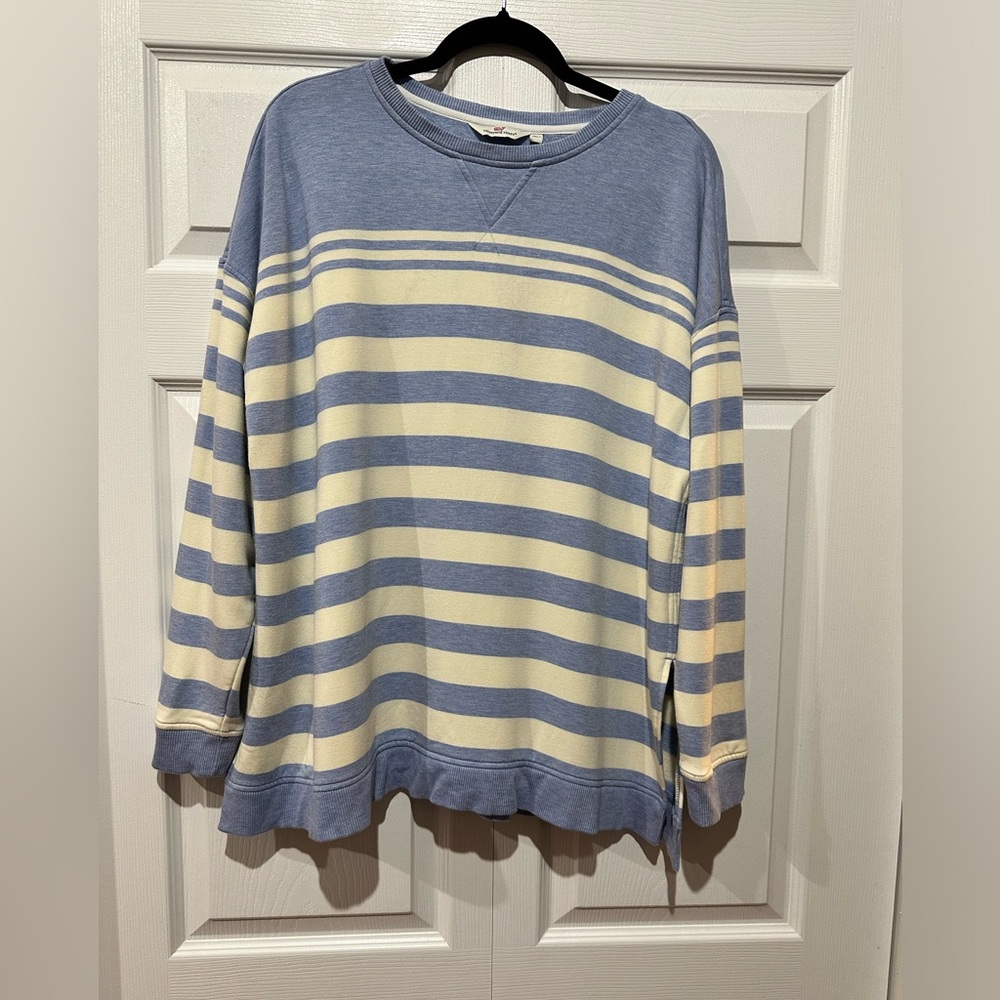 Vineyard Vines oversized sweatshirt, Light blue/white striped, size XL